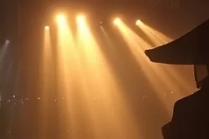 自然纪录潮汐之间封面，退潮后的滩涂留下浅浅的水痕