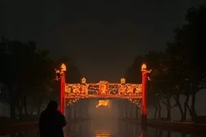 冒险剧集夜航西飞封面，夜色里一架旧货机停在跑道尽头